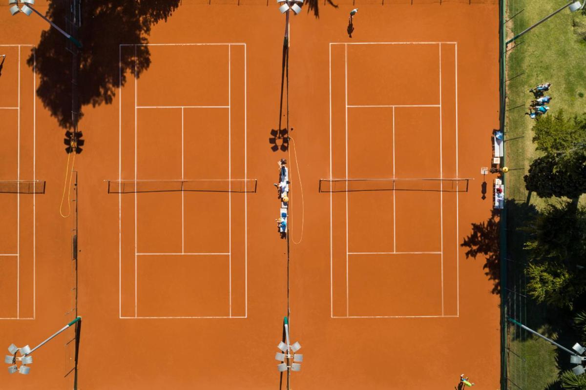 Don Carlos ماربيا المظهر الخارجي الصورة Tennis courts at the club